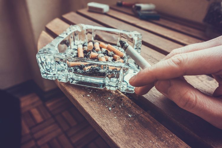 Kecanduan Rokok, Rohayani Tuntut Gudang Garam dan Djarum Rp 1,4 Triliun
