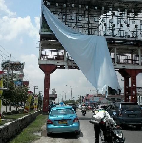 Komisi II Desak Dispenda Potong JPO dan Reklame Ilegal