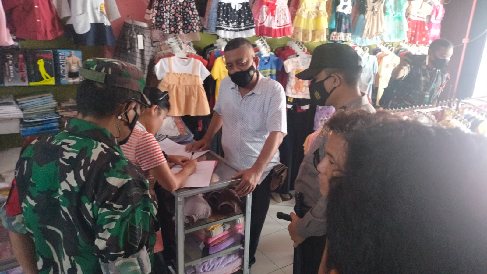 Gelar Operasi Yustisi, Polsek Pangkalan Kerinci dan TNI Temukan Pelanggar Prokes