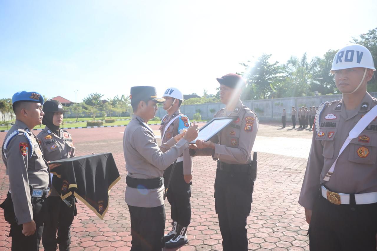 Kapolres Rohul Pimpin Upacara PTDH Personel yang Langgar Kode Etik Polri