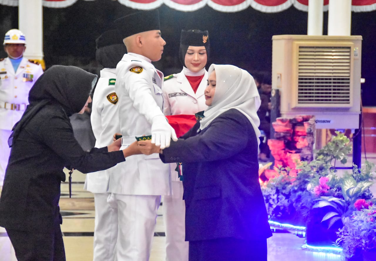 Bupati Kasmarni Kukuhkan 36 Paskibraka Bengkalis 2025, Tegaskan Peran Generasi Penjaga NKRI