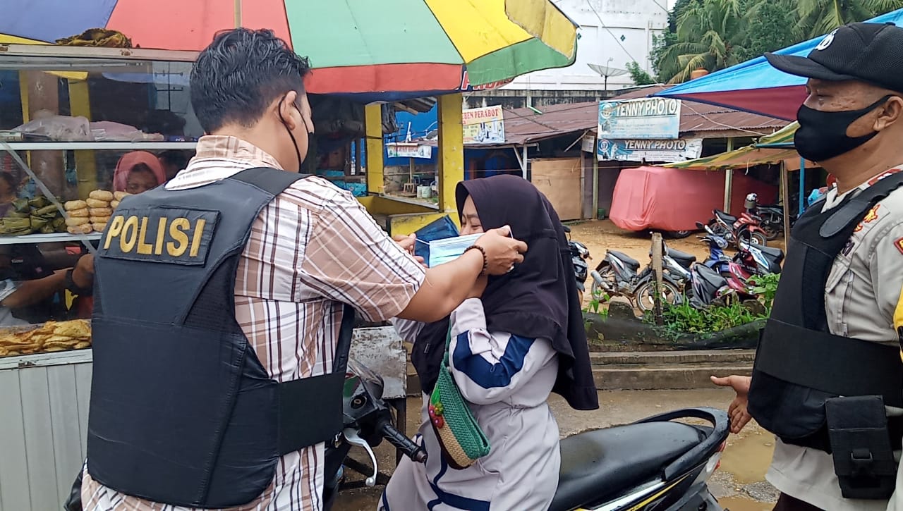 Dorong Disiplin Prokes Masyarakat, Personil Polsek Ukui Lakukan Giat Berikut