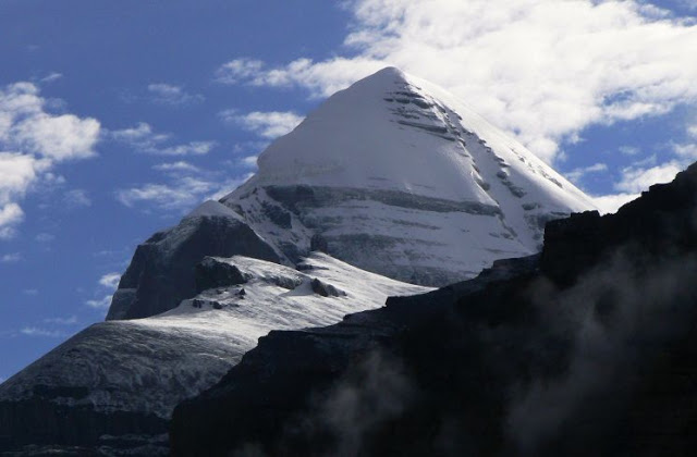 Kailash, Gunung Misterius di Himalaya yang Terlarang untuk Pendaki