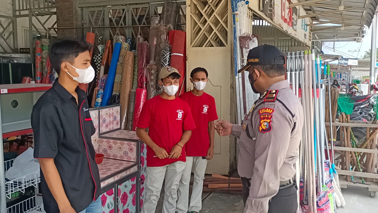 Kapolsek Kerumutan Jemput Bola Ajak Warga Ikut Vaksinasi