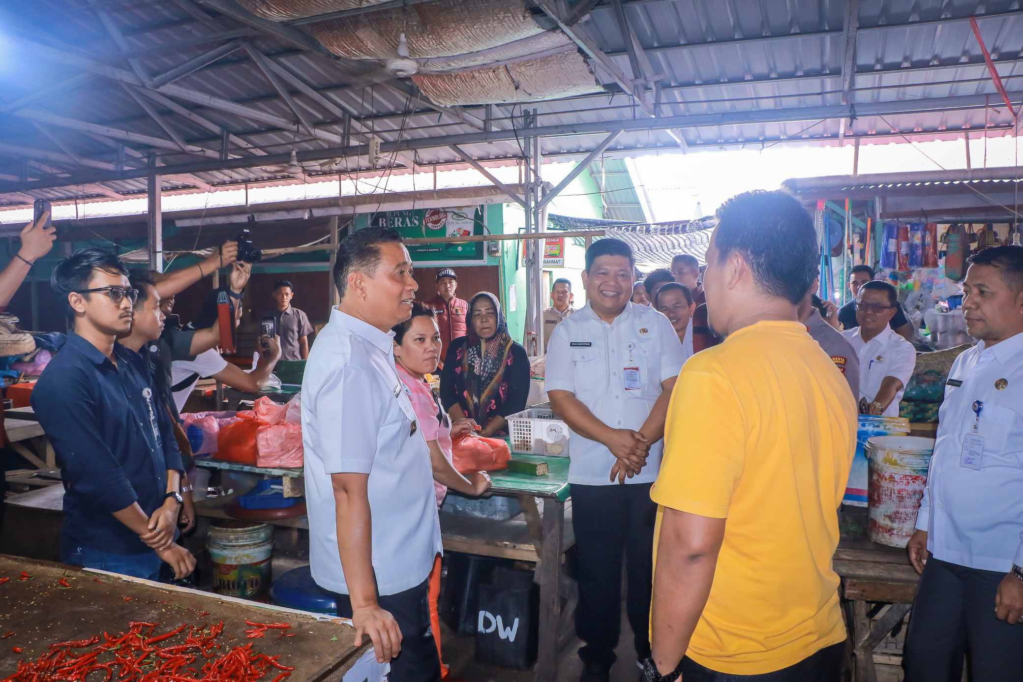 Wawako Pekanbaru Turun ke Pasar, Pastikan Ketersediaan dan Harga Pangan Terkendali Saat Nataru
