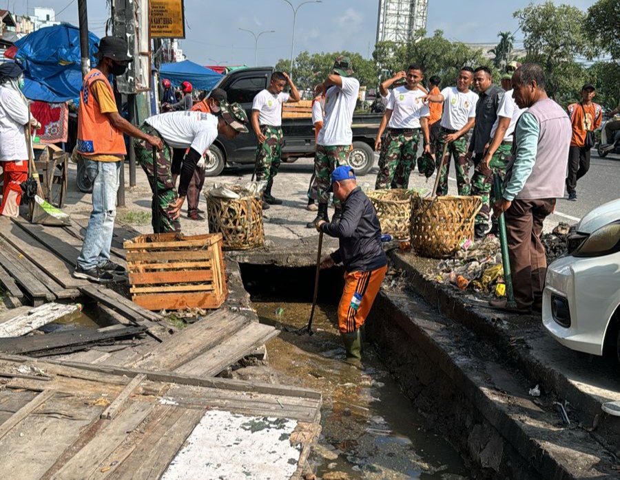 Jumat Bersih Mulai Dijalankan, Lokasi Rawan Banjir dan Jalan Rusak di Pekanbaru Jadi Sasaran