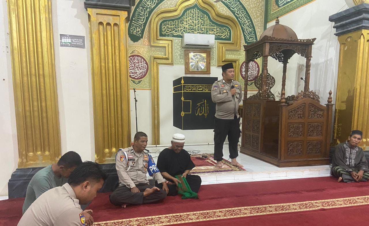 Dzuhur Berjamaah, Polisi Imbau Pilkada Damai di Langgam
