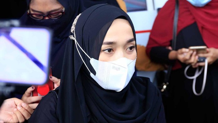 Sah! Ayus Sabyan Cerai dari Ririe Fairus