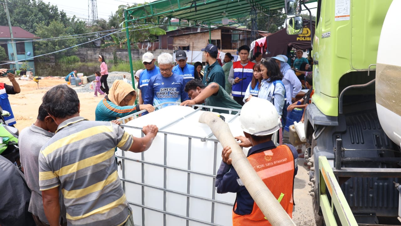 8.000 Liter Air Bersih dari PHR Mengalir untuk Korban Banjir di Pekanbaru