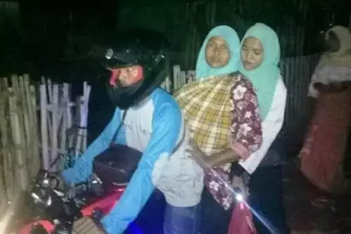 Tak Punya Uang Sewa Ambulans, Jenazah Bayi Malang Ini Dibawa Pakai Motor