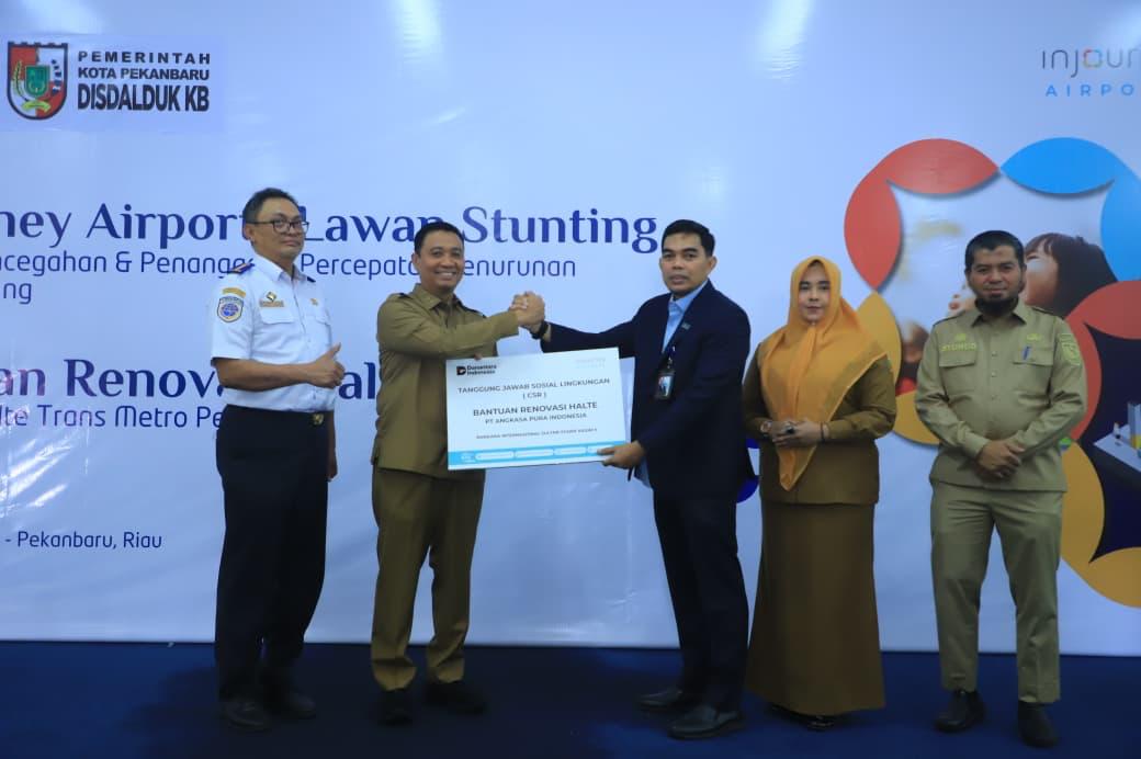 Bandara SSK II Salurkan Bantuan Renovasi 3 Halte TMP