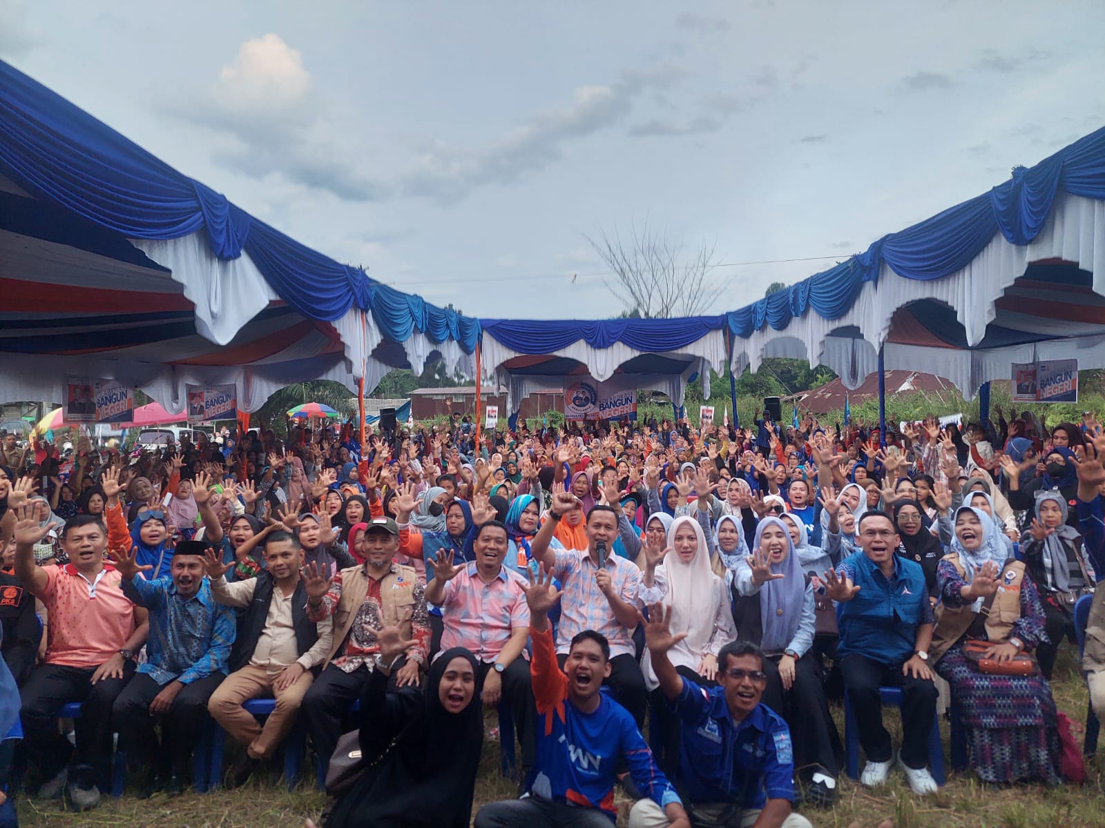 Seribuan Warga Sesaki Kampanye Dialogis Pasangan Agung Nugroho - Markarius Anwar di Kecamatan Kulim