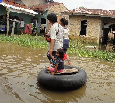 Posko Diskes Tak Ada, Korban Banjir Mulai Berjatuhan