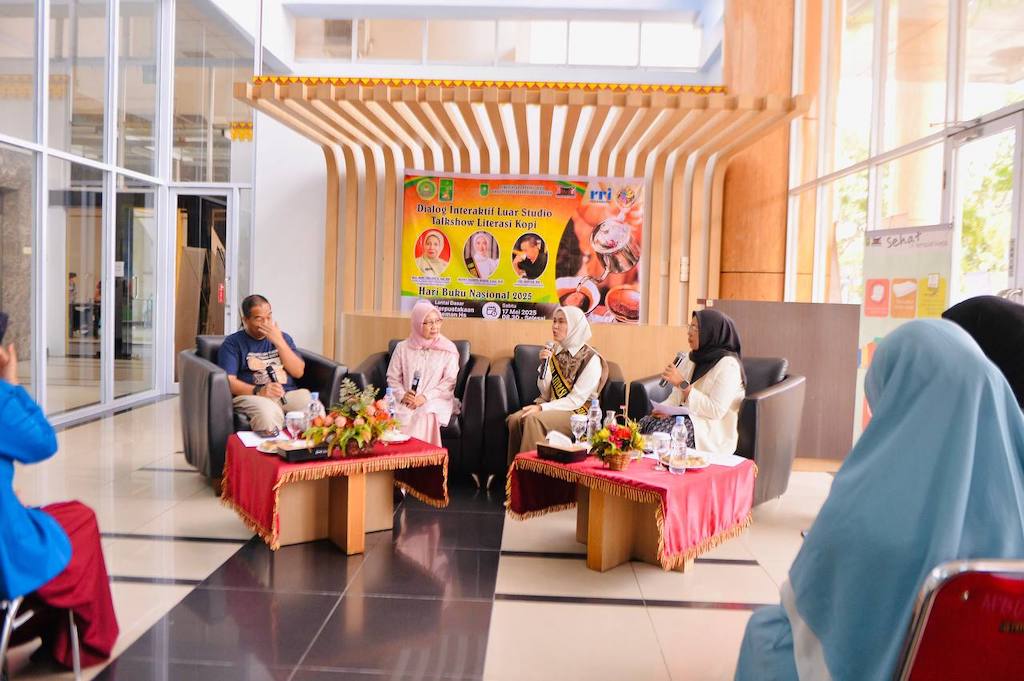 Bunda Literasi Henny Sasmita: Menyalakan Minat Baca di Tengah Gempuran Media Sosial