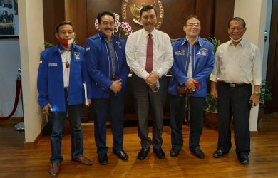 Andi Arief Demokrat Terheran-heran: Kok Orang Gila Bisa Diterima Pak Luhut di Ruang Kerja Pemerintah