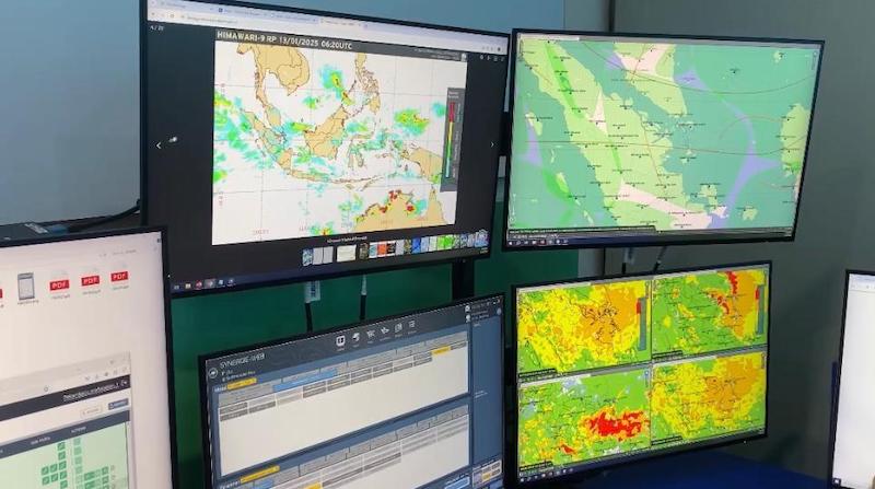 BMKG: Malam Ini Waspada Hujan Lebat Disertai Petir di Riau, 4 Titik Panas Terpantau