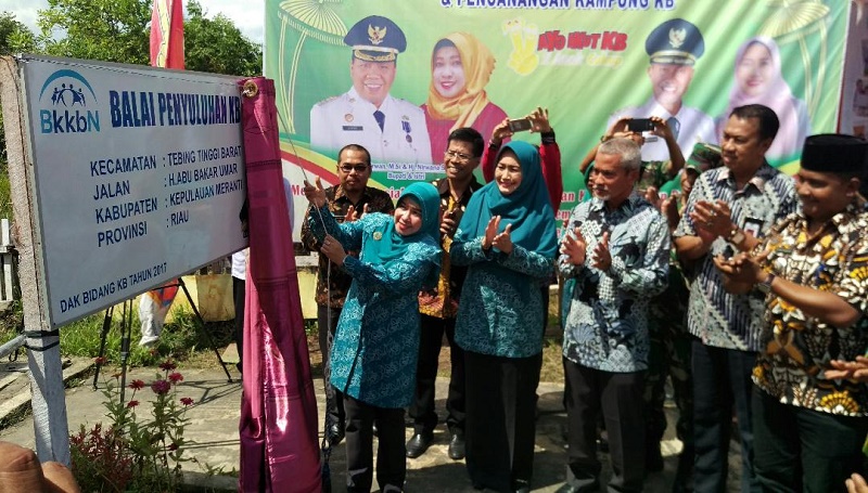 Wakil Bupati Meranti Lakukan Pencanangan TNI KB Kesehatan dan Kampung KB