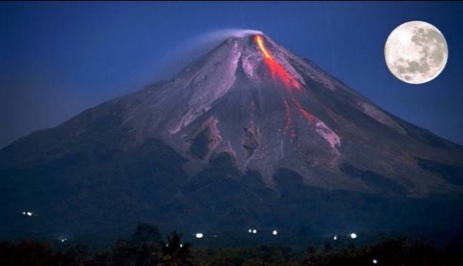 Tujuh Gunung Paling Angker di Indonesia, Berani ke Sini..