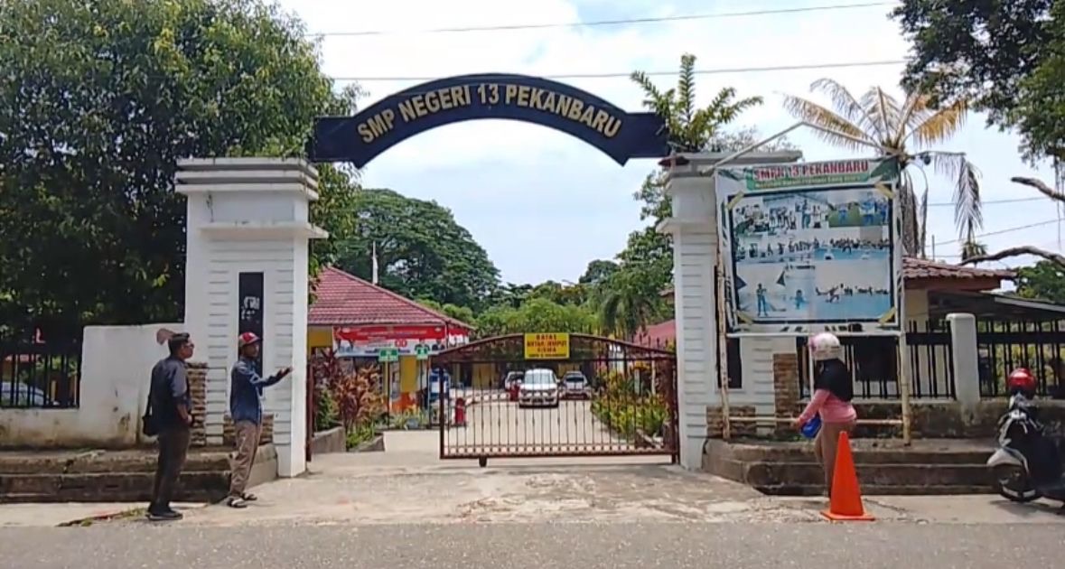 Oknum Guru Diduga Tampar Siswa, Wali Murid Datangi SMPN 13 Pekanbaru