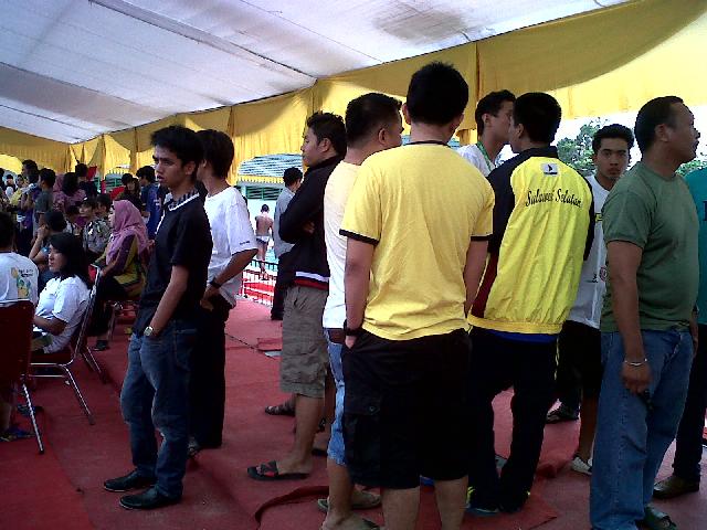 Penonton Polo Air Kekurangan Kursi