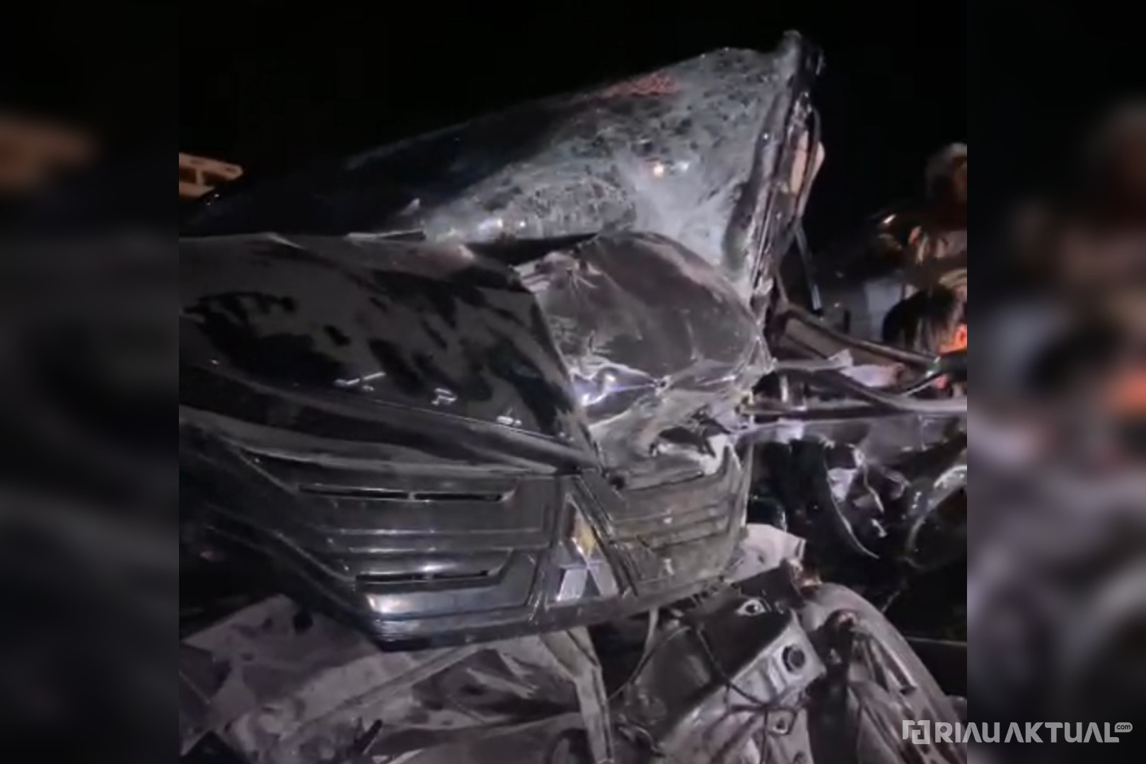 Kapolres Siak: Xpander Tabrak Truk Muatan Sawit