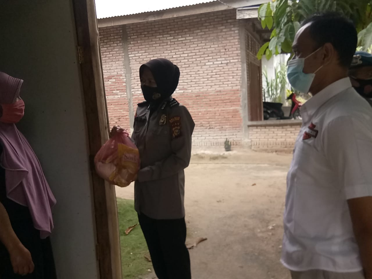 Bhakti Sosial Operasi Lilin Lancang Kuning 2020, Polsek pangkalan kuras Bagi-bagi Sembako
