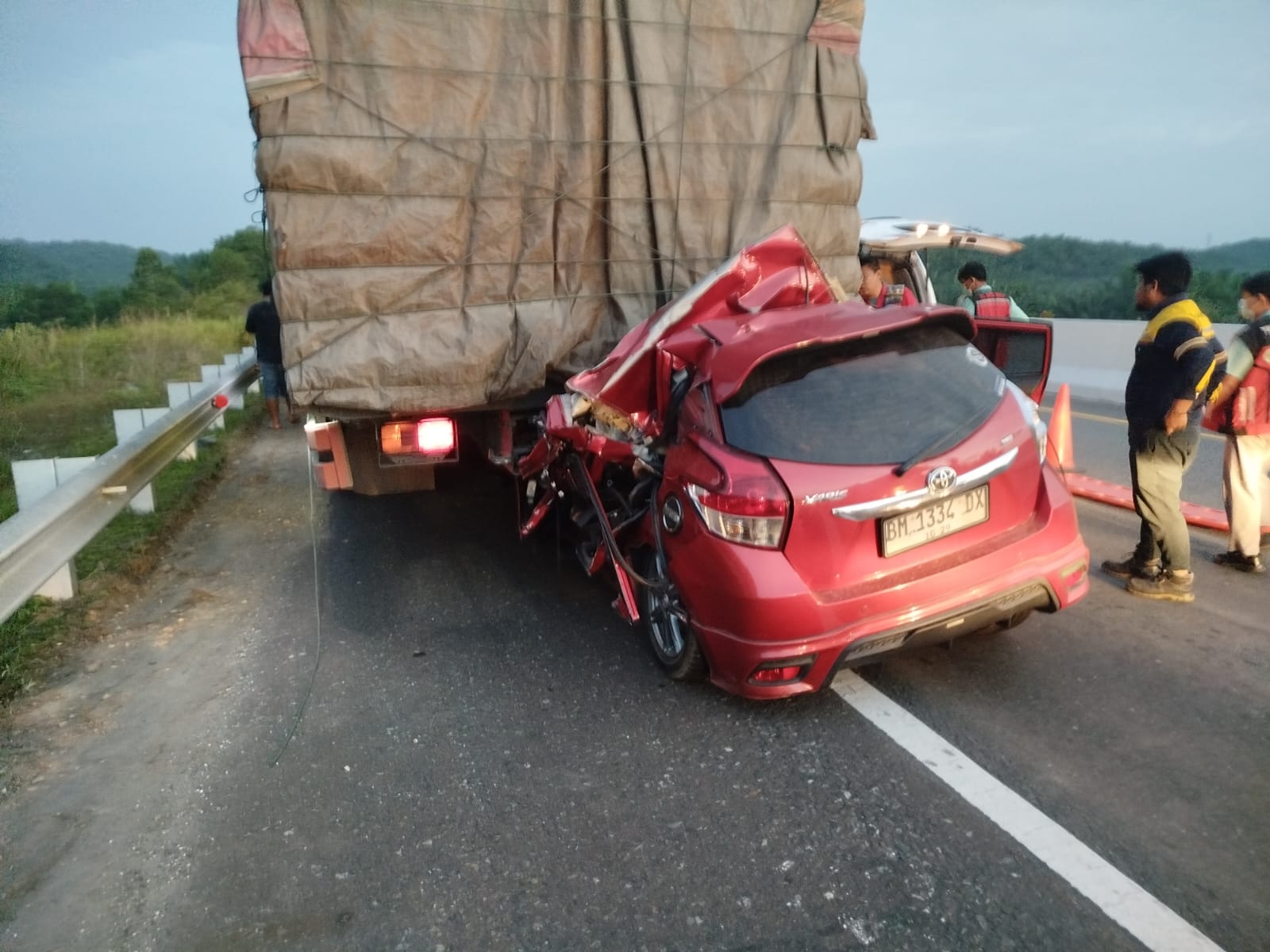 Kecelakaan Maut di Tol Pekanbaru - Dumai, Pengemudi Yaris Tewas Usai Tabrak Belakang Truk