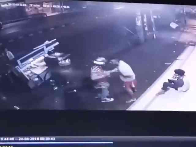 Saksi Kaget, Pembeli Nasi Goreng Tak Merasa Sakit Saat Dicelurit Begal