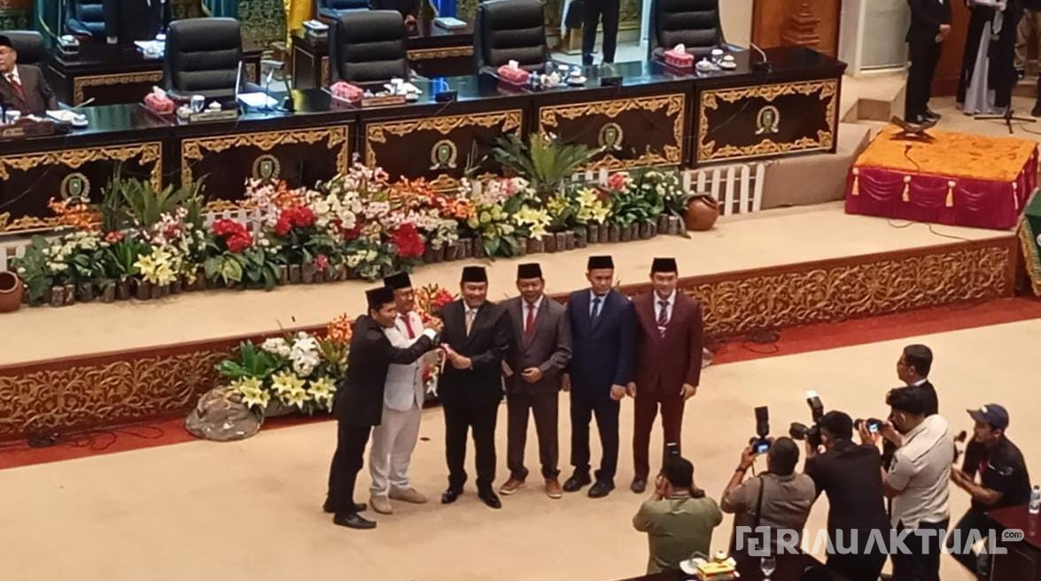 Ma'mun Solikhin dan Indra Gunawan Eet Jadi Pimpinan Sementara DPRD Riau Periode 2024-2029