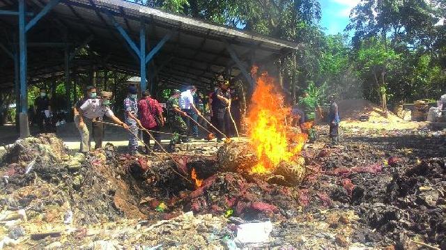 395 Karung Bawang Merah Hasil Tangkapan TNI AL, Dimusnahkan BC Bengkalis