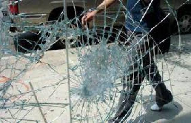 Mobil Operasional TV Swasta Dirusak Massa