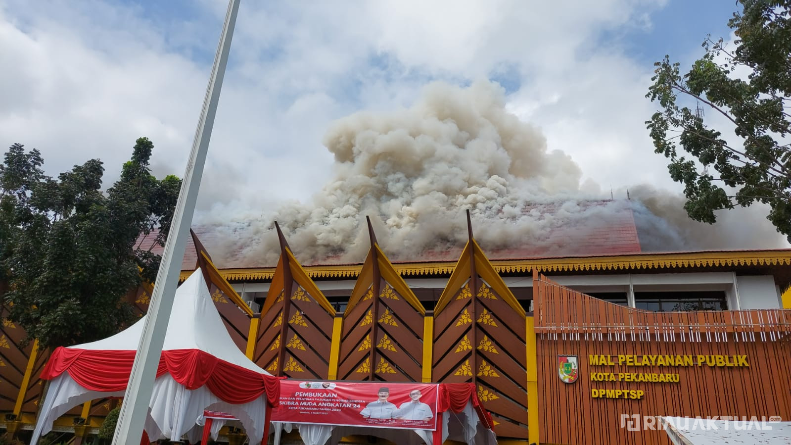 Breaking News : Mal Pelayanan Publik Kota Pekanbaru Terbakar