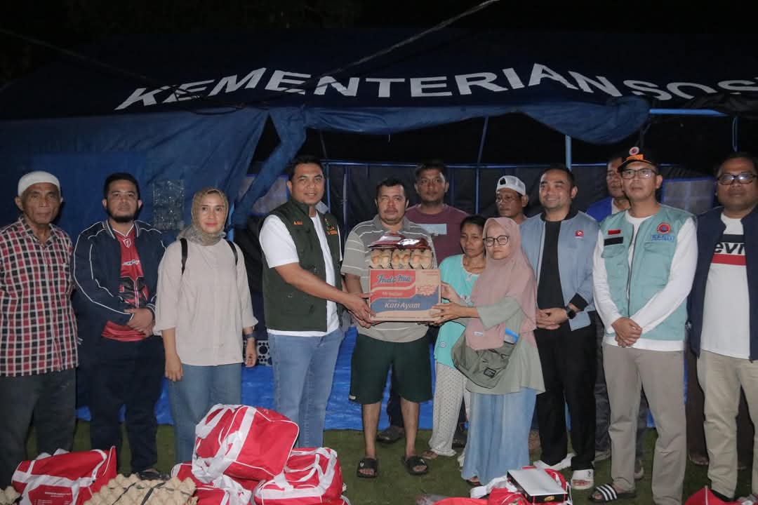 Pj Sekda Pekanbaru Serahkan Langsung Bantuan ke Korban Kebakaran 4 Kios dan 1 Rumah di Sukajadi