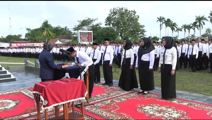 Lantik 3.054 ASN PPPK Paruh Waktu Siak, Bupati Afni: SK Jangan Disekolahkan