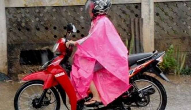 Waspada ! Jas Hujan Kelelawar Berbahaya, Jangan Dipakai