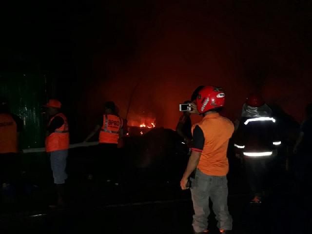 Jago Merah Mengamuk, 4 Unit Bangunan dan 1 unit mobil Toyota Agya Ludes Terbakar