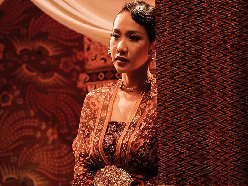Cantik Banget! Pesona 4 Artis Indonesia Pakai Batik