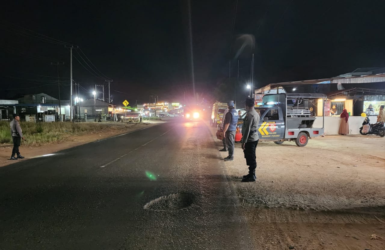 Cegah Kemacetan dan Kriminalitas, Polsek Bangko Pusako Gelar Patroli Blue Light di Jalur Riau - Sumut