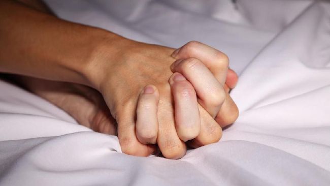 5 Cara Bikin Pria Lebih Bergairah saat Foreplay