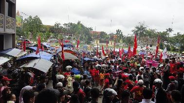 PKL 'Pindah' ke Halaman Gedung DPRD Pekanbaru