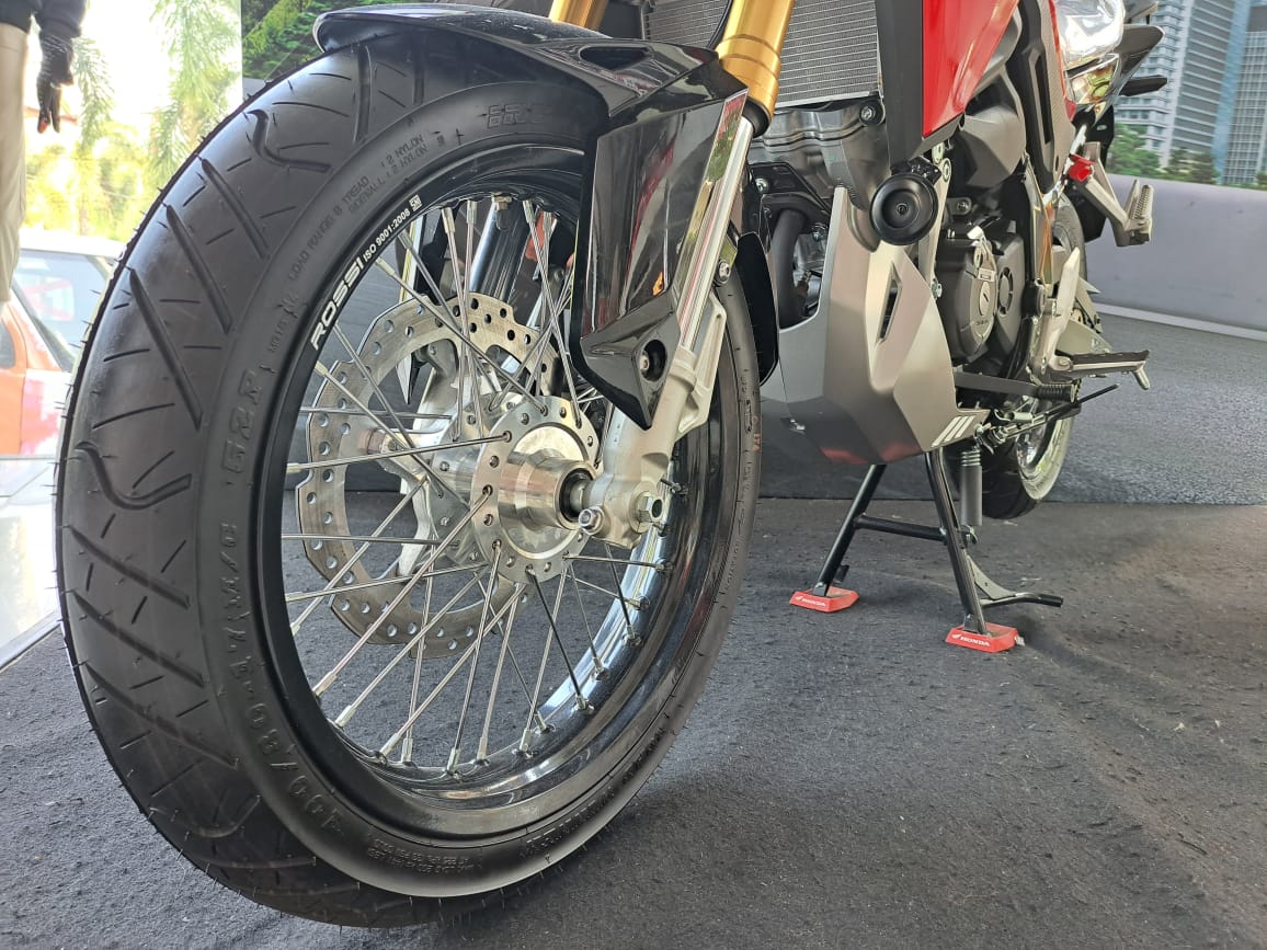 Tips Agar Ban Tak Cepat Botak, Bikers Wajib Tau!