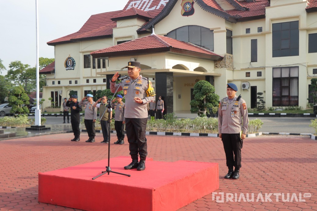 Kapolda Riau Kerahkan 658 Personel Padamkan Karhutla di Rokan Hilir