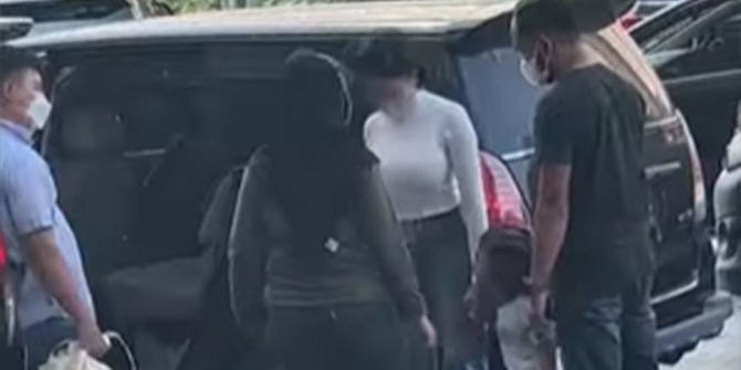 Nikita Mirzani Ditangkap Polisi