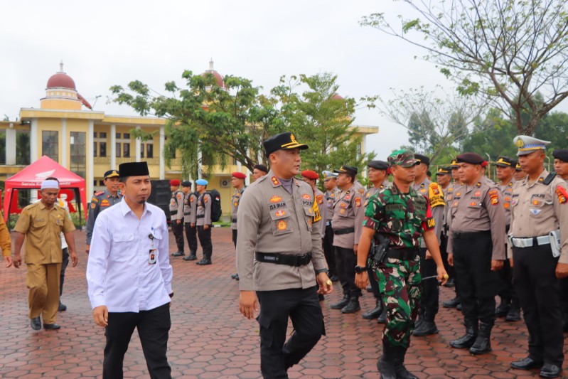 Kapolres Rohil Pimpin Apel Pergeseran Pasukan untuk Pengamanan TPS Pilkada 2024