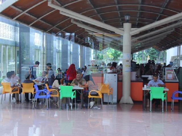 Plt Gubernur Sibuk, Pegawai Asik Nongkrong di Kantin