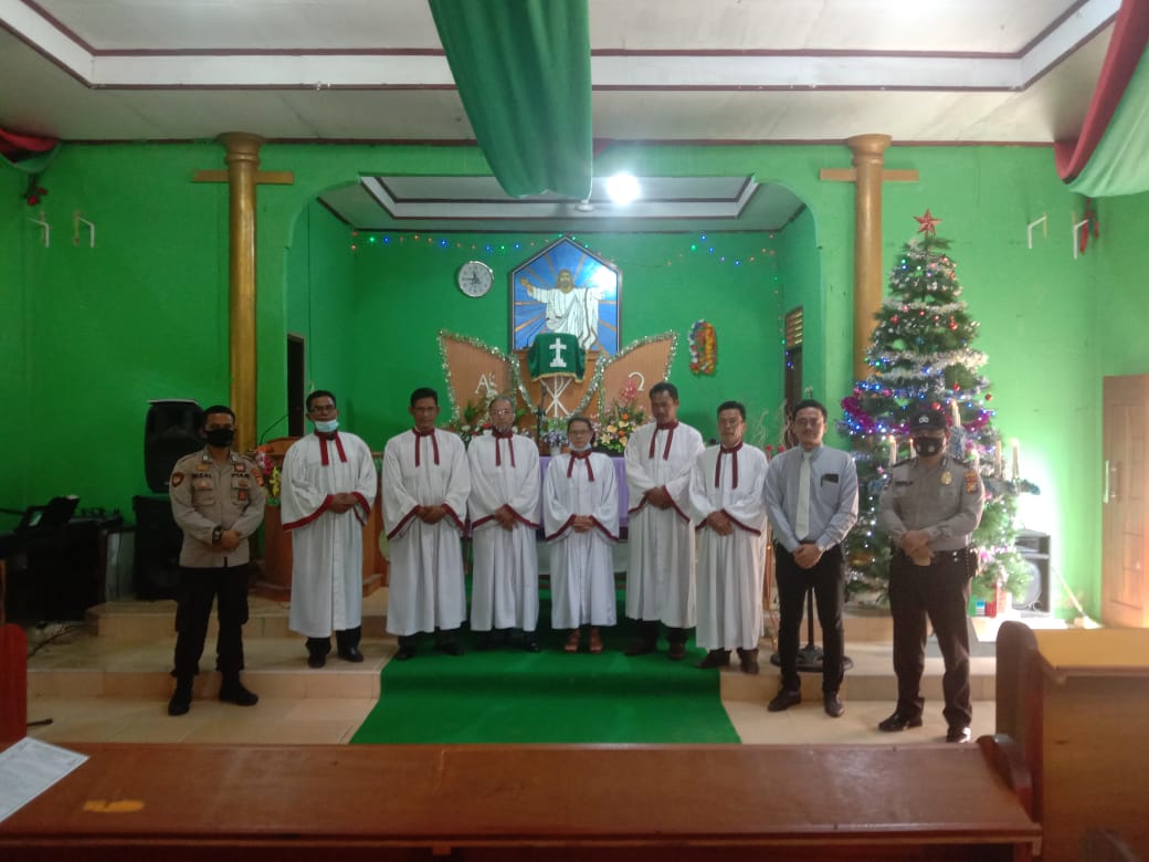 Polsek Bandar SeI Kijang Lakukan Pengamanan Gereja Wilayah