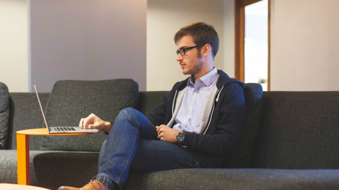 Tips Padupadan Kemeja Pria Agar Makin Kece