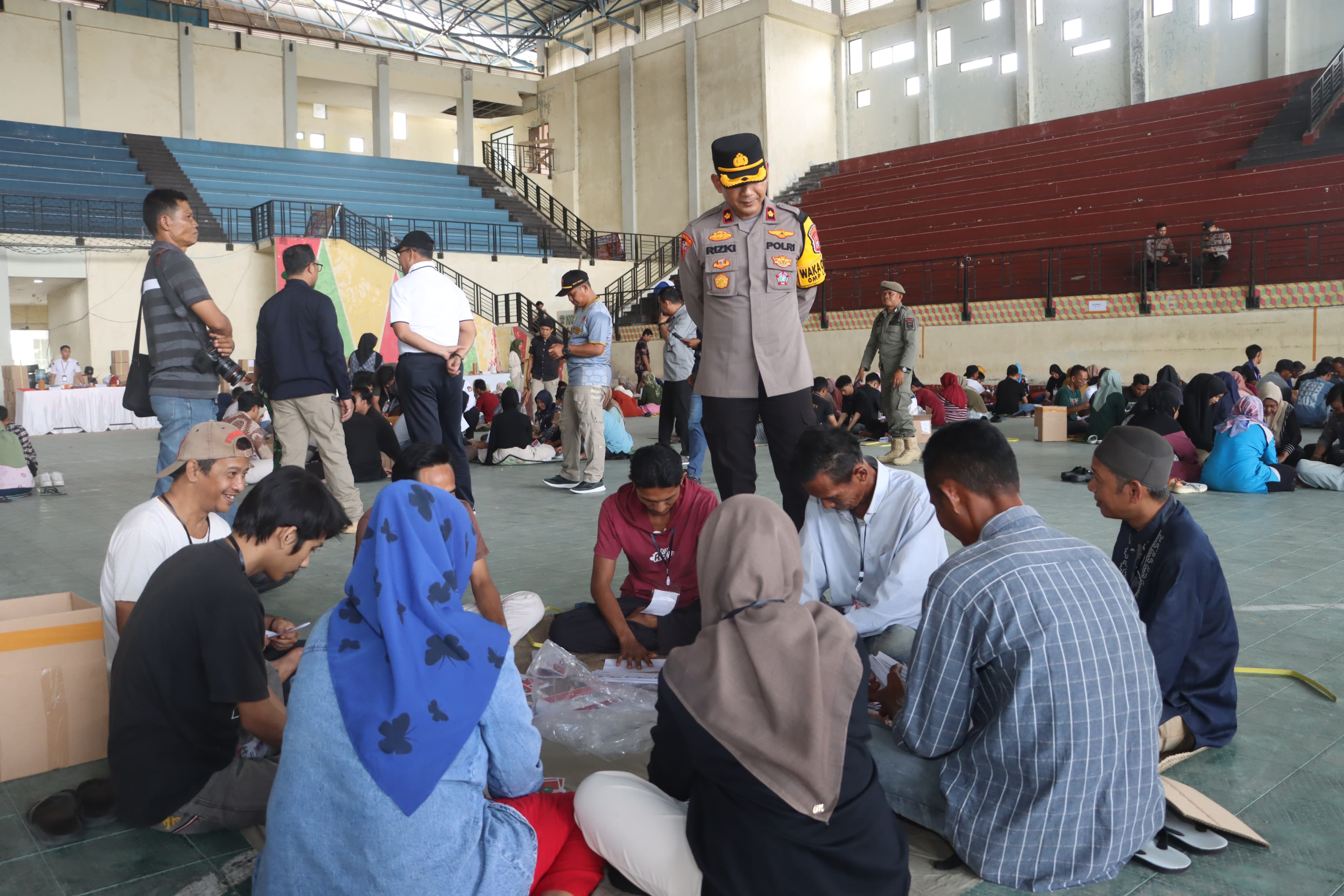 Polres Inhil Pantau Pelipatan Kertas Surat Suara di Gudang Logistik KPU