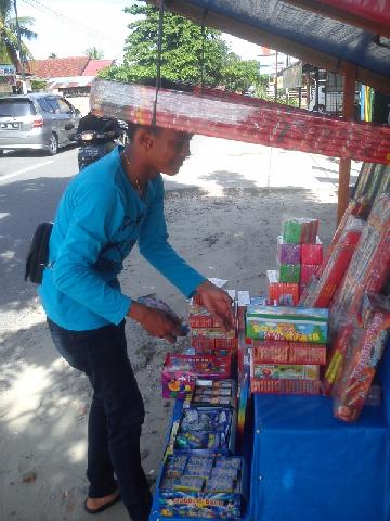 DPRD Sebut Tradisi Kembang api & Petasan Banyak Mudhoratnya