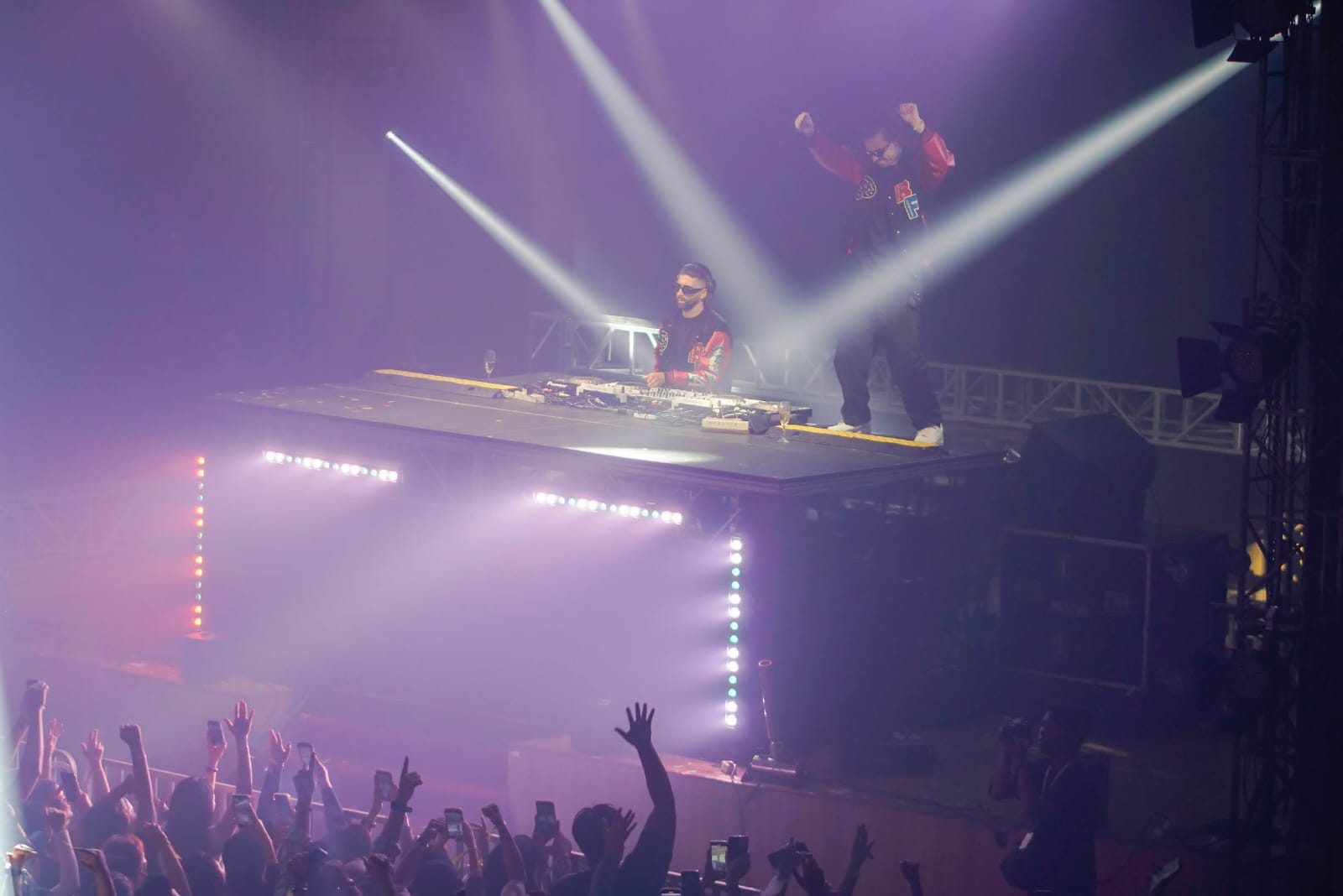 Tampil Memukau, Yellow Claw Hipnotis Ribuan Penonton di Pekanbaru